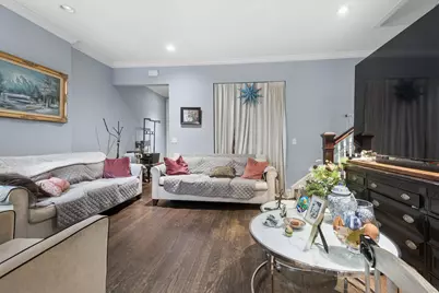 1329 W Pratt Boulevard, Chicago, IL 60626 - Photo 3