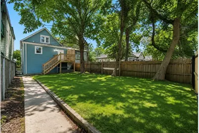 8008 S Muskegon Avenue, Chicago, IL 60617 - Photo 9