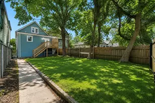 8008 S Muskegon Ave, Chicago, IL 60617 - Photo 9