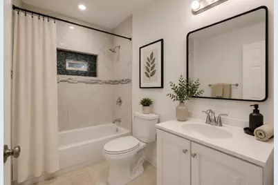 8008 S Muskegon Avenue, Chicago, IL 60617 - Photo 5