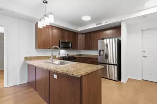 135 S York St, Elmhurst, IL 60126 - Photo 3