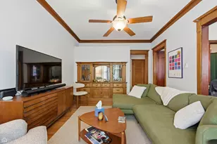 627 W Barry Ave, Chicago, IL 60657 - Photo 7