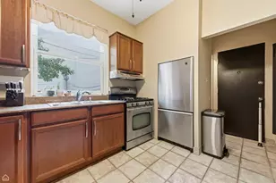 627 W Barry Ave, Chicago, IL 60657 - Photo 11