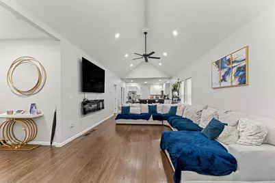 7651 S Cregier Avenue, Chicago, IL 60649 - Photo 9