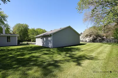 38690 N Green Bay Road, Beach Park, IL 60087 - Photo 21