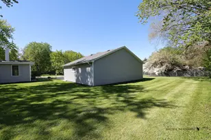 38690 N Green Bay Rd, Beach Park, IL 60087 - Photo 21