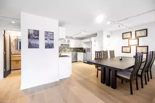 110 E Delaware Pl, Chicago, IL 60611 - Photo 7