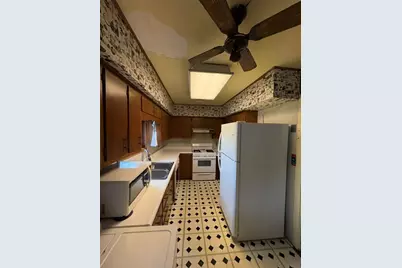 836 E Locust Street, Watseka, IL 60970 - Photo 9