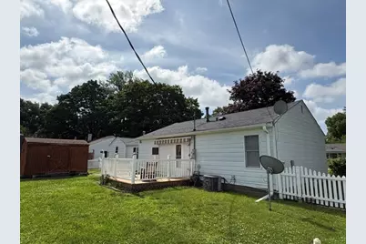 836 E Locust Street, Watseka, IL 60970 - Photo 3