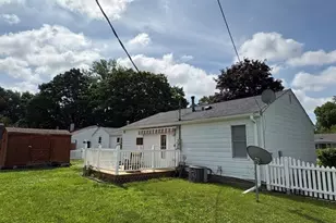 836 E Locust St, Watseka, IL 60970 - Photo 3