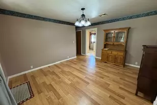 836 E Locust St, Watseka, IL 60970 - Photo 7