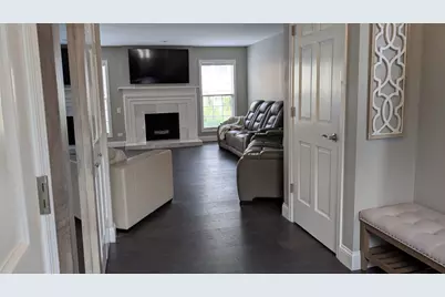 233 Lorraine Circle, Bloomingdale, IL 60108 - Photo 5