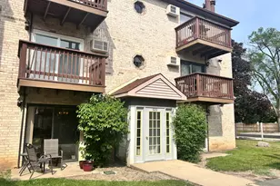 520 E Spruce Dr, Palatine, IL 60074 - Photo 1
