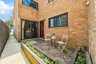 2735 N Mildred Ave, Chicago, IL 60614 - Photo 1