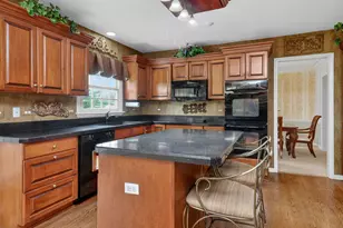 26W248 Tuckaway Ct, Winfield, IL 60190 - Photo 7