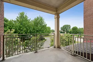 405 Village Green Ct, Lincolnshire, IL 60069 - Photo 9