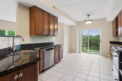 405 Village Green Court #304, Lincolnshire, IL 60069 - Photo 5