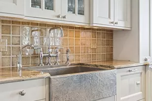 180 E Pearson St, Chicago, IL 60611 - Photo 15