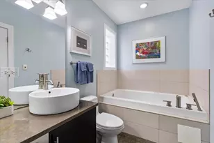 821 W Roscoe St, Chicago, IL 60657 - Photo 17