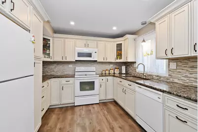 8604 W 95th Place #202, Hickory Hills, IL 60457 - Photo 5