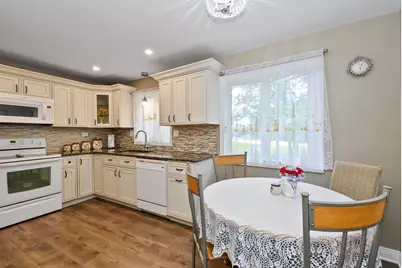 8604 W 95th Place #202, Hickory Hills, IL 60457 - Photo 7