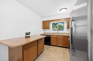 2284 Briarhill Dr, Naperville, IL 60565 - Photo 11