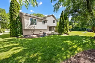 2284 Briarhill Dr, Naperville, IL 60565 - Photo 23