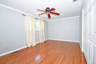 18W177 Lowell Ln, Villa Park, IL 60181 - Photo 9