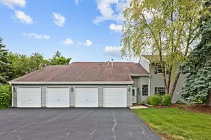 557 E Shag Bark Ln, Streamwood, IL 60107 - Photo 1