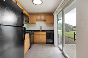 557 E Shag Bark Ln, Streamwood, IL 60107 - Photo 5