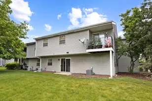 557 E Shag Bark Ln, Streamwood, IL 60107 - Photo 15