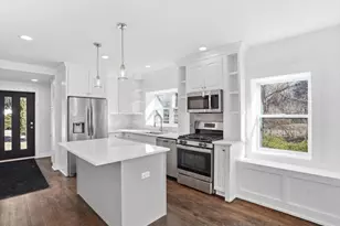 297 E Lakeview Ave, Round Lake Beach, IL 60073 - Photo 7