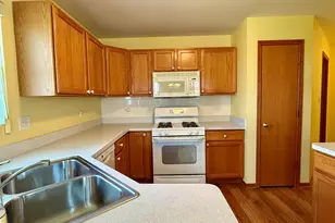 5692 Hearthside Dr, Bourbonnais, IL 60914 - Photo 11
