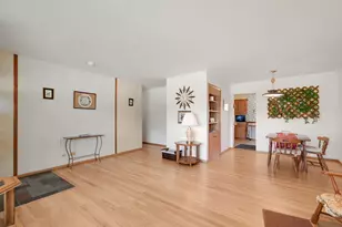 472 W Walnut Ave, Des Plaines, IL 60016 - Photo 3