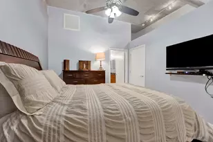 1151 W 14th Pl, Chicago, IL 60608 - Photo 15