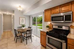 12 Wild Rose Ct, Streamwood, IL 60107 - Photo 9