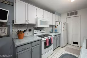 5917 Oakwood Dr, Lisle, IL 60532 - Photo 9