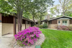 28 Lancaster Ln, Lincolnshire, IL 60069 - Photo 1
