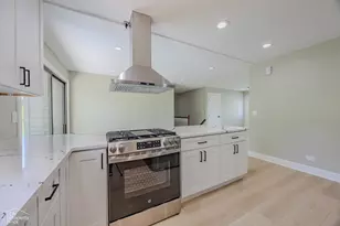 742 Voyager Dr, Bartlett, IL 60103 - Photo 9