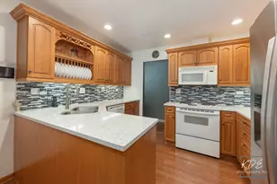 8 E Gartner Rd, Naperville, IL 60540 - Photo 13