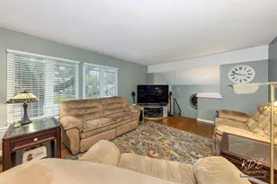 8 E Gartner Rd, Naperville, IL 60540 - Photo 7