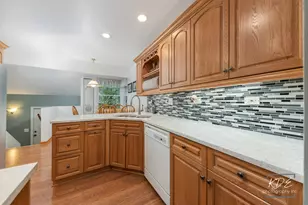 8 E Gartner Rd, Naperville, IL 60540 - Photo 11