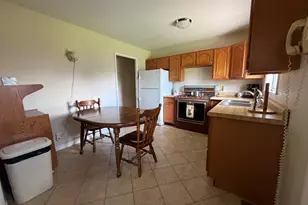 613 Wicker Ave, Streamwood, IL 60107 - Photo 5