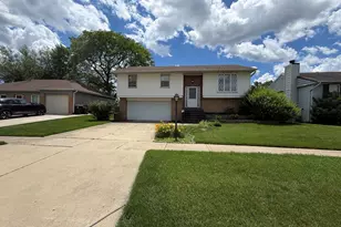 613 Wicker Ave, Streamwood, IL 60107 - Photo 1