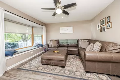 10948 S Albany Avenue, Chicago, IL 60655 - Photo 3