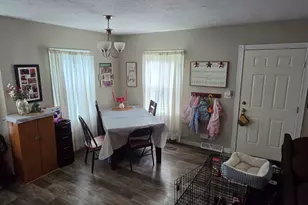 810 E 15th St, Sterling, IL 61081 - Photo 5