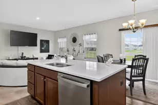 3352 Helene Reider Dr, Montgomery, IL 60538 - Photo 9