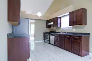 2088 Pennsbury Ln, Hanover Park, IL 60133 - Photo 5