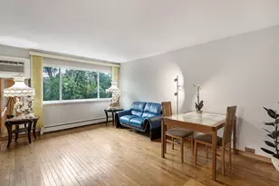 8804 Briar Ct, Des Plaines, IL 60016 - Photo 3