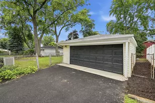 1033 Kip Pl, Lemont, IL 60439 - Photo 3